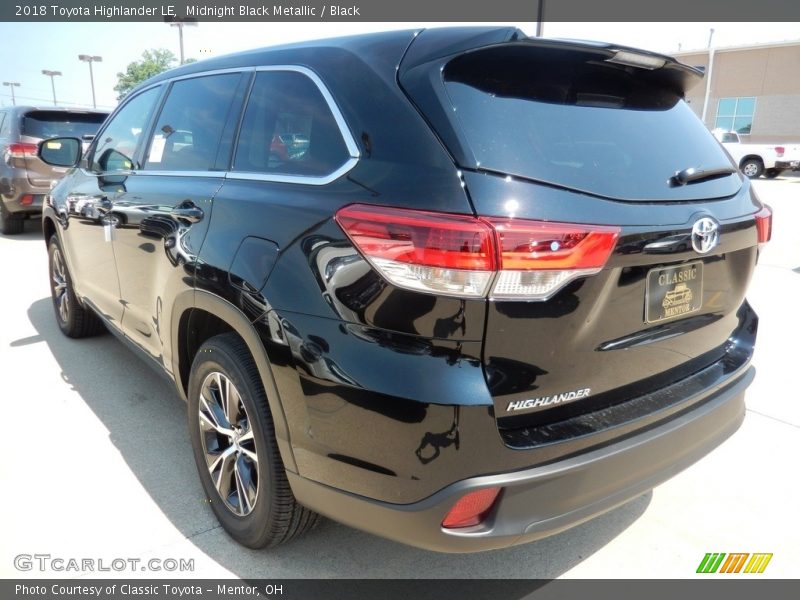 Midnight Black Metallic / Black 2018 Toyota Highlander LE