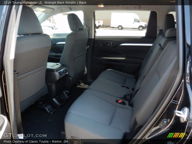 Midnight Black Metallic / Black 2018 Toyota Highlander LE