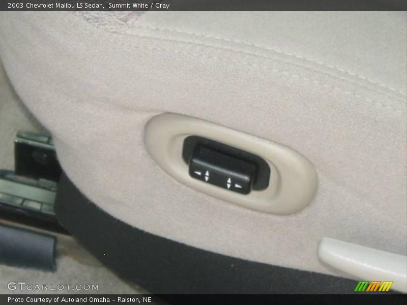 Summit White / Gray 2003 Chevrolet Malibu LS Sedan