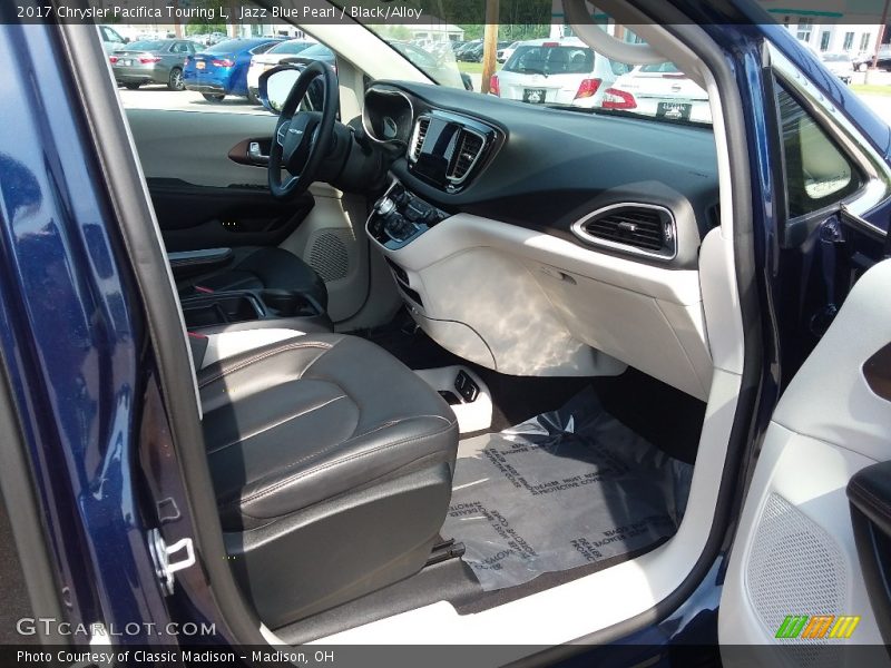 Jazz Blue Pearl / Black/Alloy 2017 Chrysler Pacifica Touring L