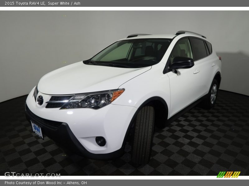 Super White / Ash 2015 Toyota RAV4 LE