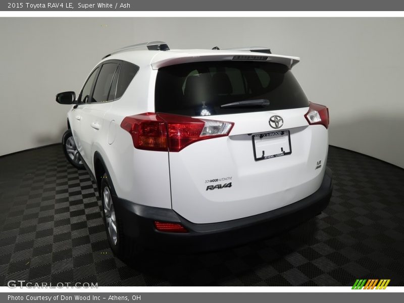 Super White / Ash 2015 Toyota RAV4 LE