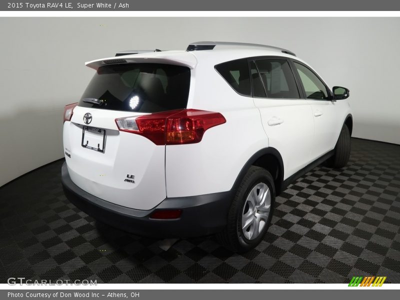 Super White / Ash 2015 Toyota RAV4 LE