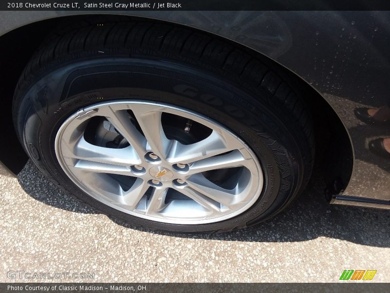 Satin Steel Gray Metallic / Jet Black 2018 Chevrolet Cruze LT