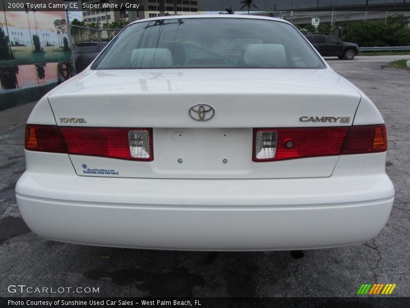 Super White / Gray 2000 Toyota Camry CE