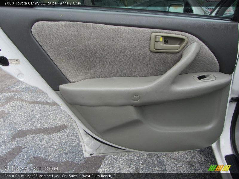 Super White / Gray 2000 Toyota Camry CE