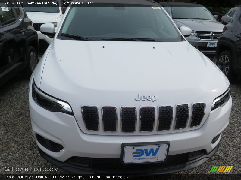 Bright White / Black 2019 Jeep Cherokee Latitude