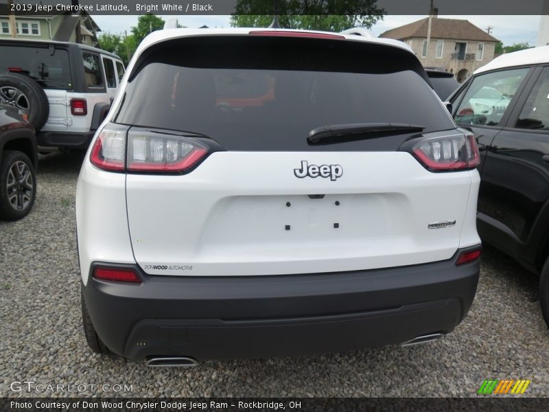 Bright White / Black 2019 Jeep Cherokee Latitude