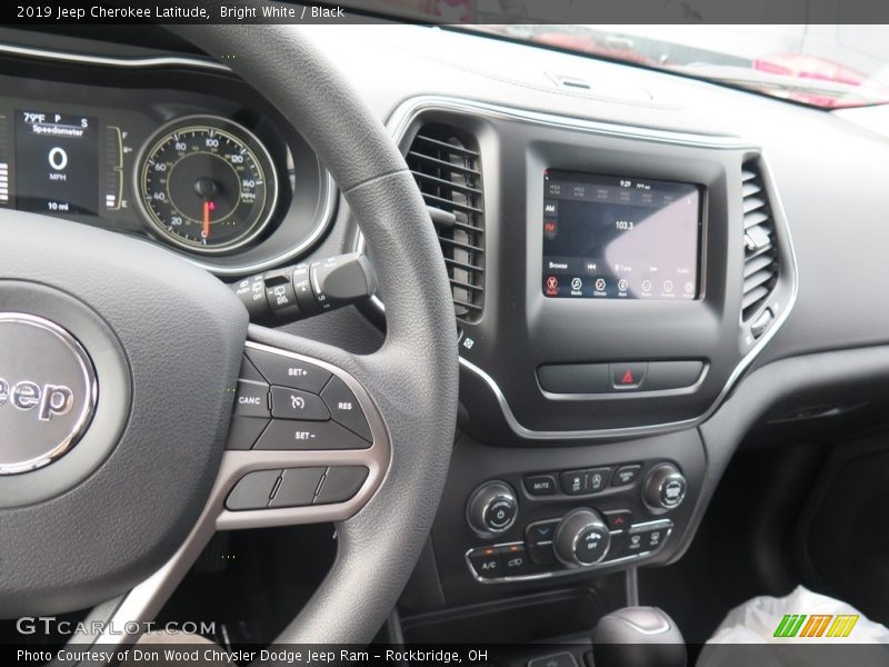 Bright White / Black 2019 Jeep Cherokee Latitude