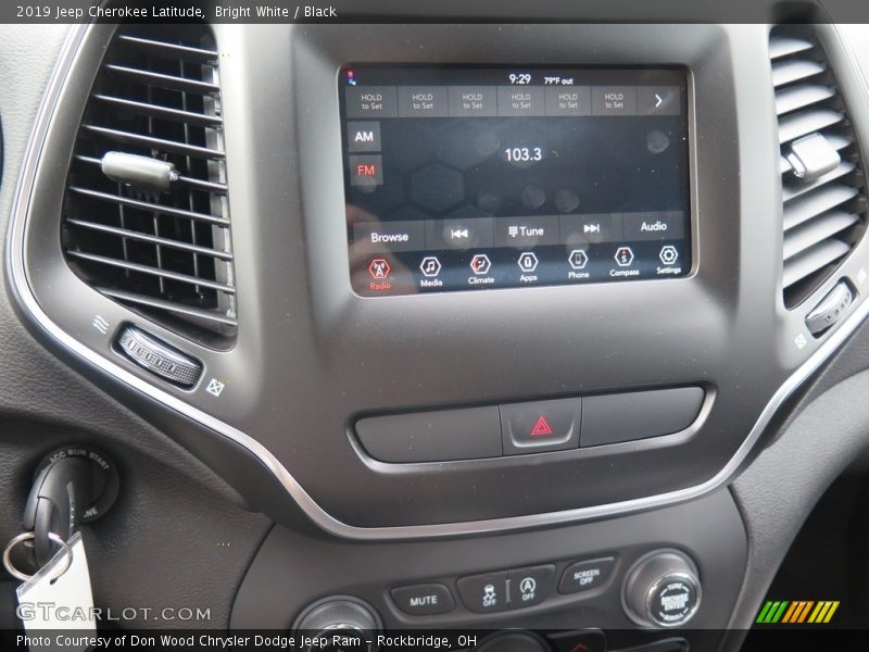 Bright White / Black 2019 Jeep Cherokee Latitude