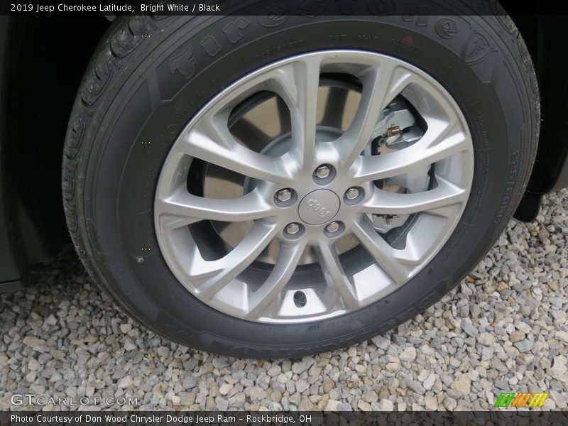 Bright White / Black 2019 Jeep Cherokee Latitude