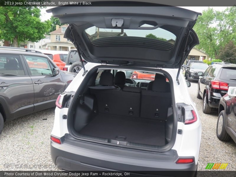 Bright White / Black 2019 Jeep Cherokee Latitude