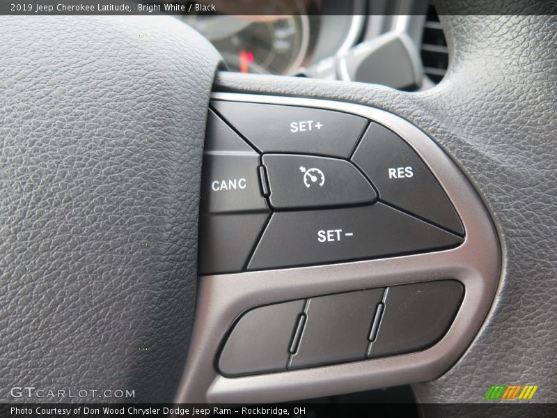 Bright White / Black 2019 Jeep Cherokee Latitude