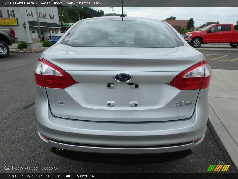 Ingot Silver / Charcoal Black 2018 Ford Fiesta SE Sedan