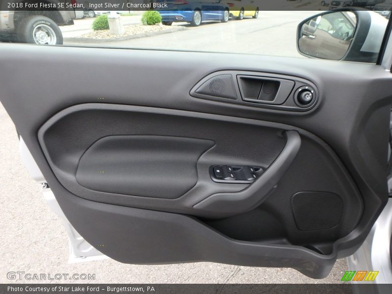 Ingot Silver / Charcoal Black 2018 Ford Fiesta SE Sedan