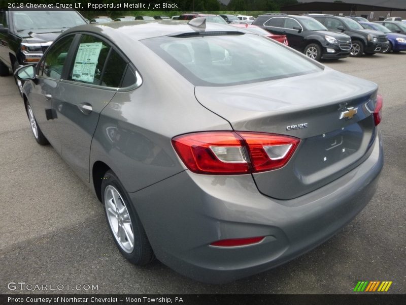 Pepperdust Metallic / Jet Black 2018 Chevrolet Cruze LT