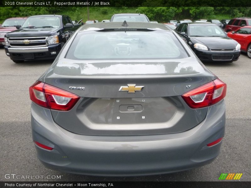 Pepperdust Metallic / Jet Black 2018 Chevrolet Cruze LT