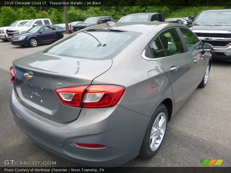 Pepperdust Metallic / Jet Black 2018 Chevrolet Cruze LT