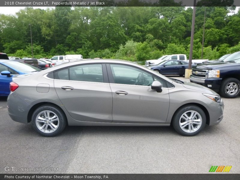 Pepperdust Metallic / Jet Black 2018 Chevrolet Cruze LT