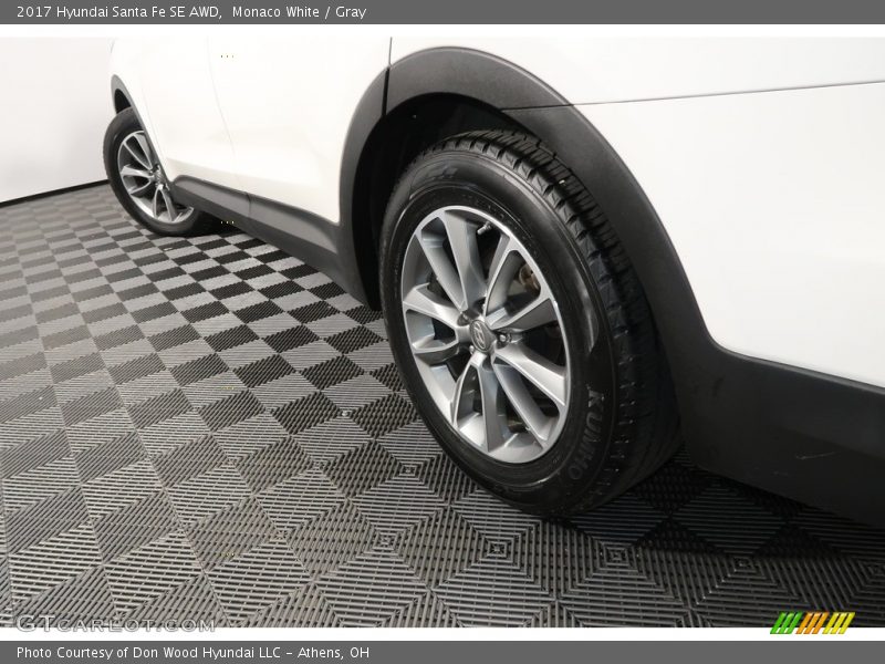 Monaco White / Gray 2017 Hyundai Santa Fe SE AWD