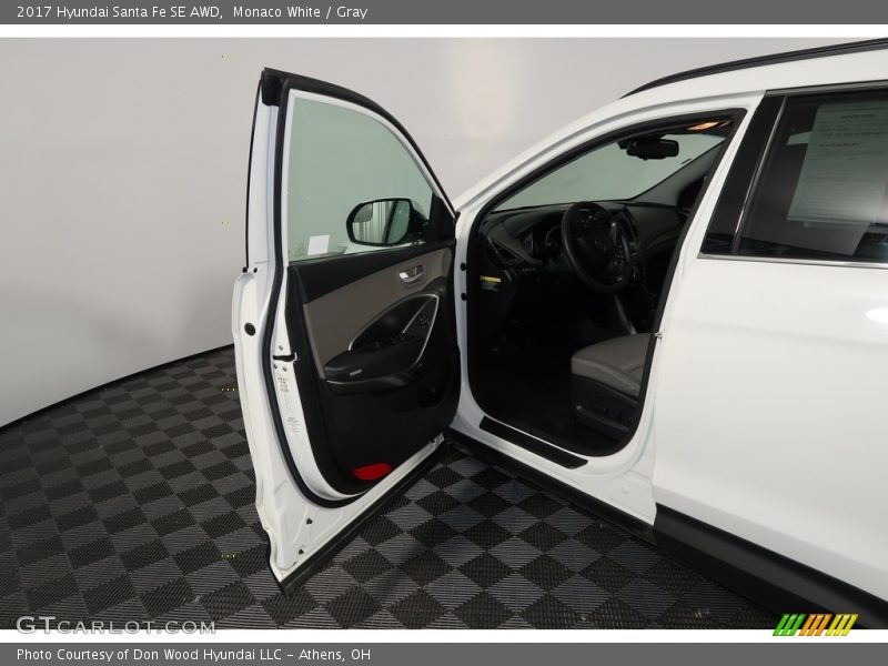 Monaco White / Gray 2017 Hyundai Santa Fe SE AWD