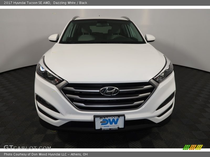 Dazzling White / Black 2017 Hyundai Tucson SE AWD