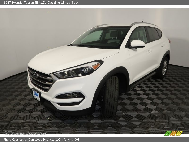 Dazzling White / Black 2017 Hyundai Tucson SE AWD
