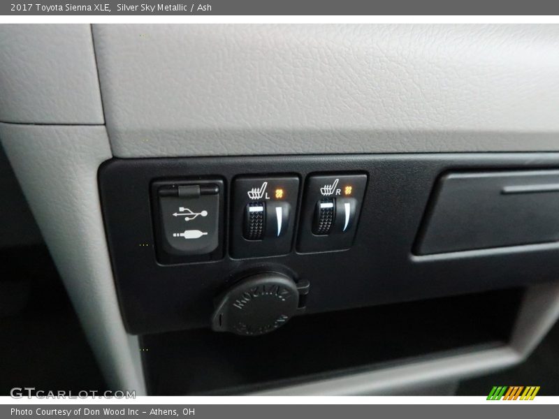 Silver Sky Metallic / Ash 2017 Toyota Sienna XLE
