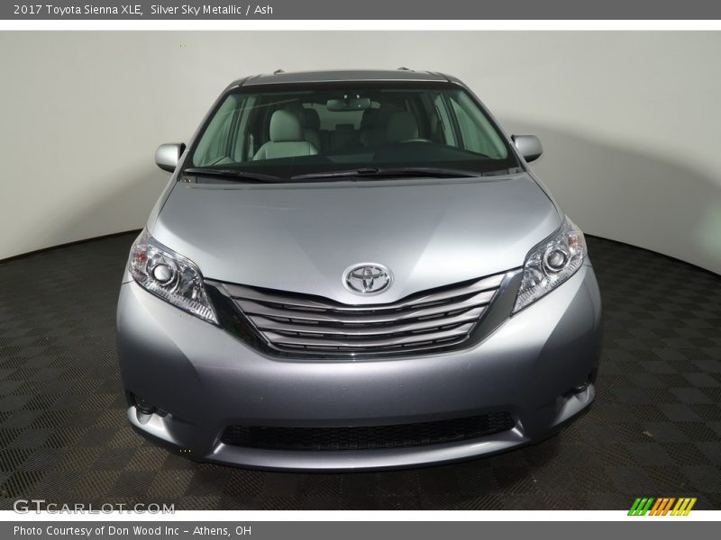 Silver Sky Metallic / Ash 2017 Toyota Sienna XLE