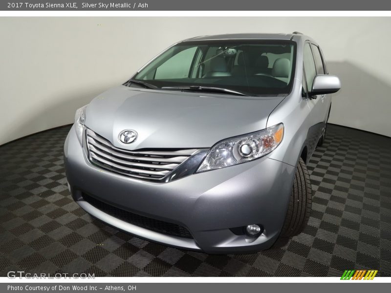 Silver Sky Metallic / Ash 2017 Toyota Sienna XLE