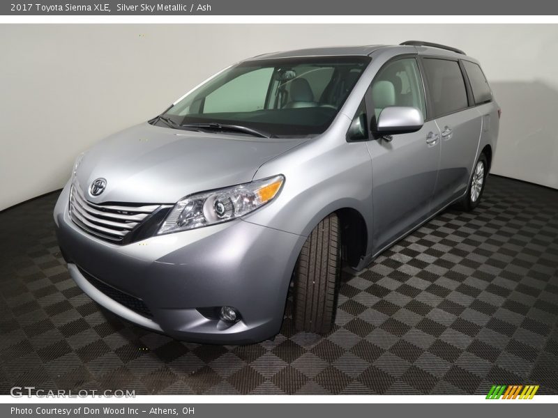 Silver Sky Metallic / Ash 2017 Toyota Sienna XLE