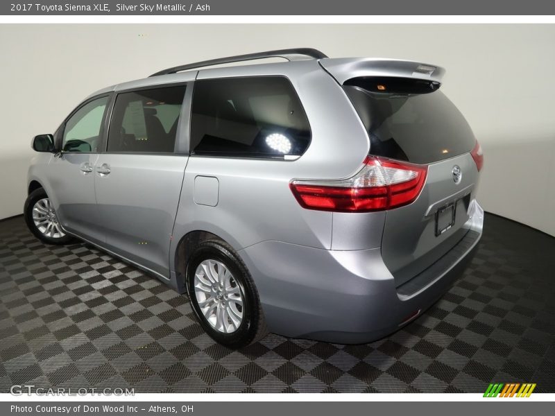 Silver Sky Metallic / Ash 2017 Toyota Sienna XLE