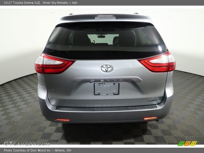 Silver Sky Metallic / Ash 2017 Toyota Sienna XLE