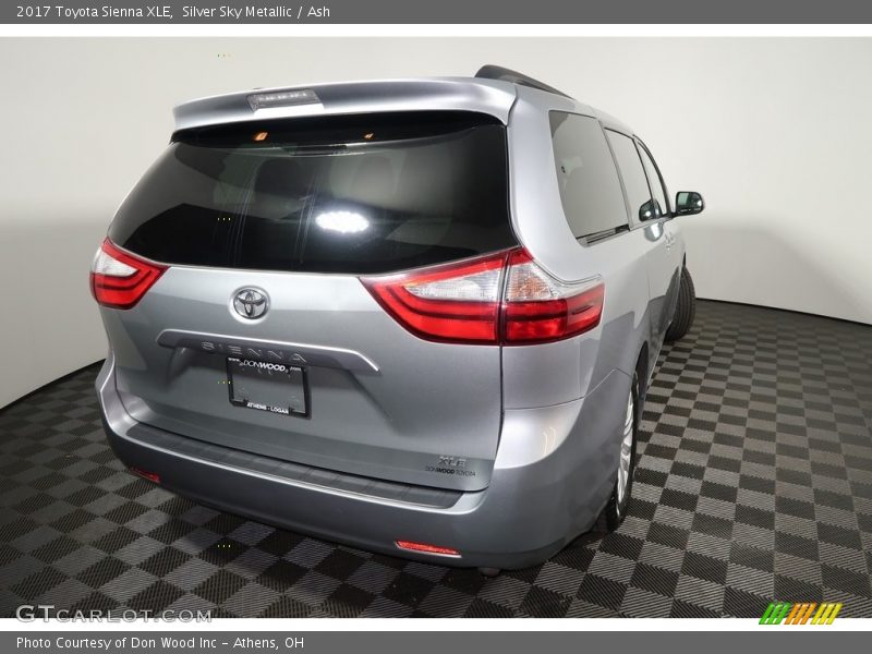 Silver Sky Metallic / Ash 2017 Toyota Sienna XLE