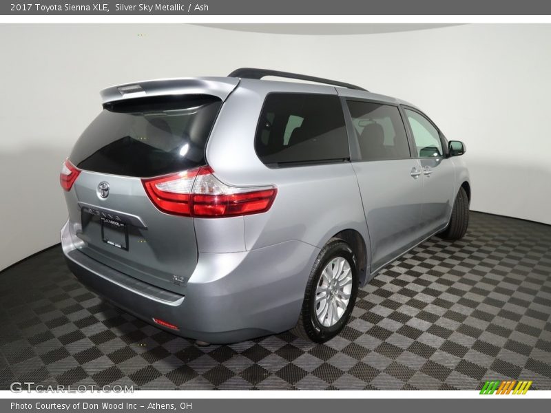 Silver Sky Metallic / Ash 2017 Toyota Sienna XLE