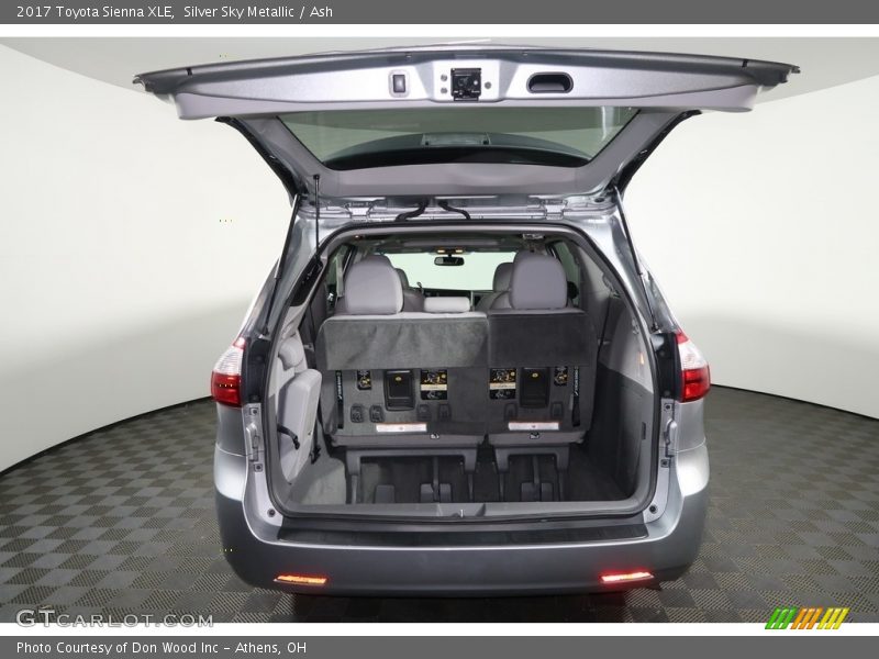 Silver Sky Metallic / Ash 2017 Toyota Sienna XLE