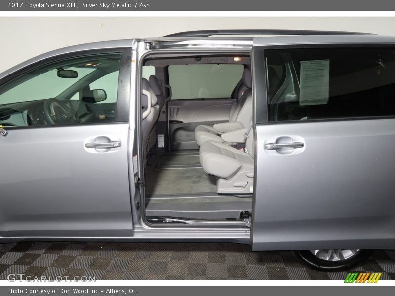 Silver Sky Metallic / Ash 2017 Toyota Sienna XLE