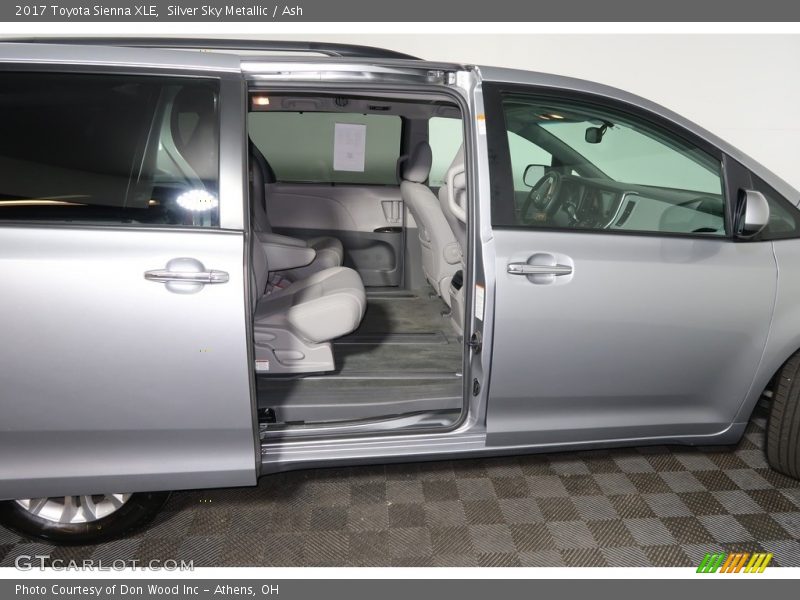 Silver Sky Metallic / Ash 2017 Toyota Sienna XLE