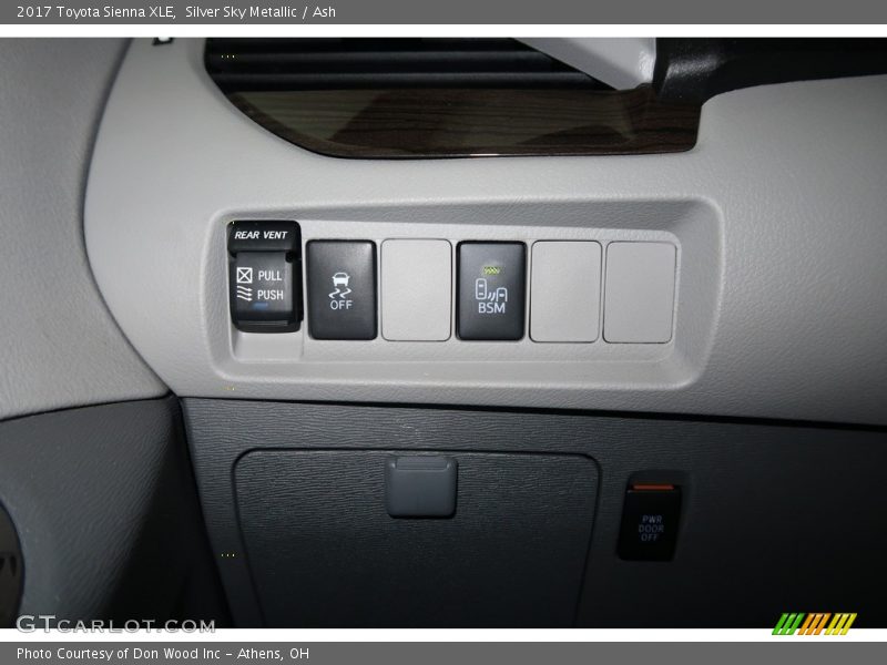 Silver Sky Metallic / Ash 2017 Toyota Sienna XLE
