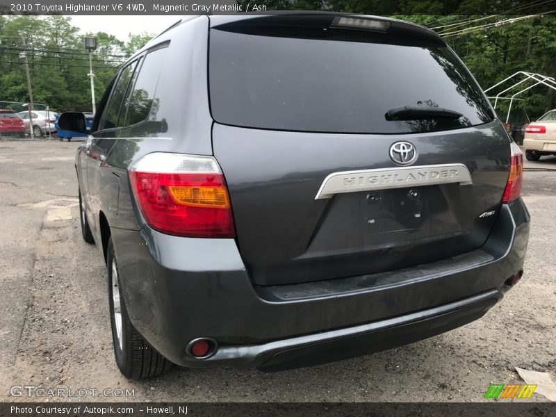 Magnetic Gray Metallic / Ash 2010 Toyota Highlander V6 4WD