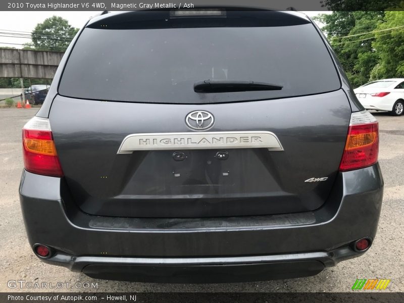 Magnetic Gray Metallic / Ash 2010 Toyota Highlander V6 4WD