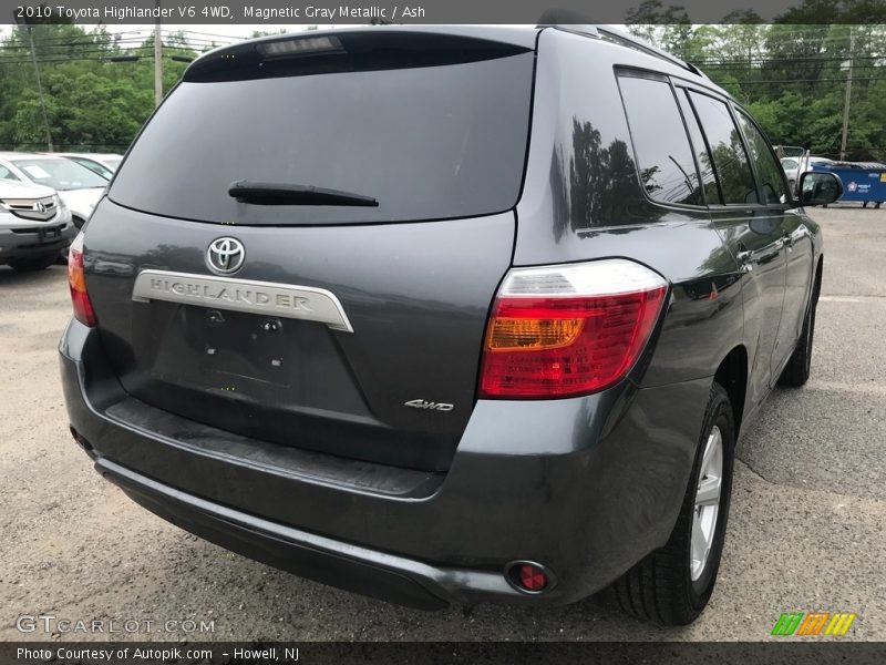 Magnetic Gray Metallic / Ash 2010 Toyota Highlander V6 4WD