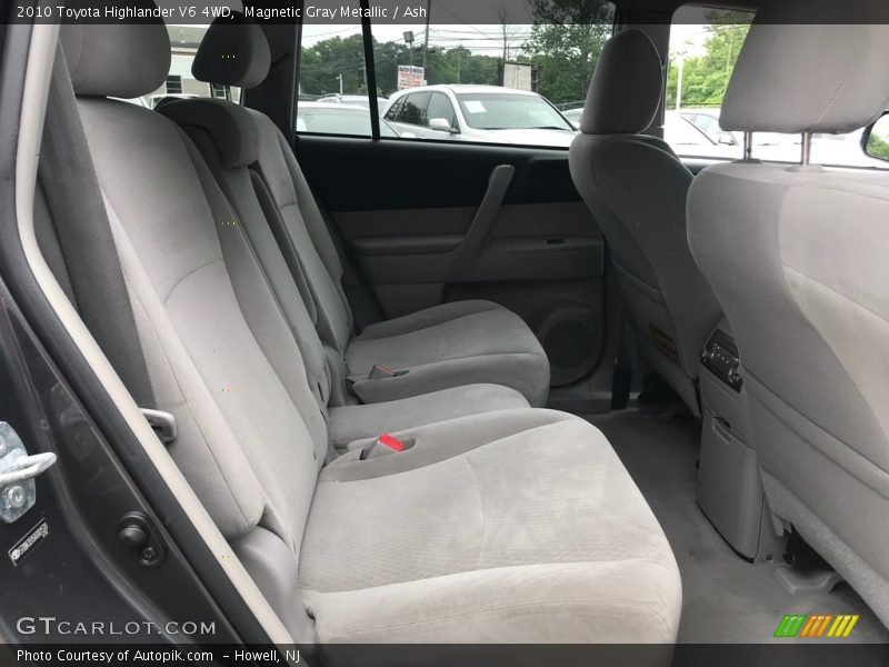 Magnetic Gray Metallic / Ash 2010 Toyota Highlander V6 4WD
