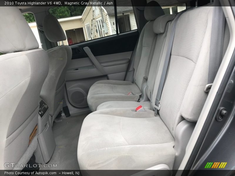 Magnetic Gray Metallic / Ash 2010 Toyota Highlander V6 4WD