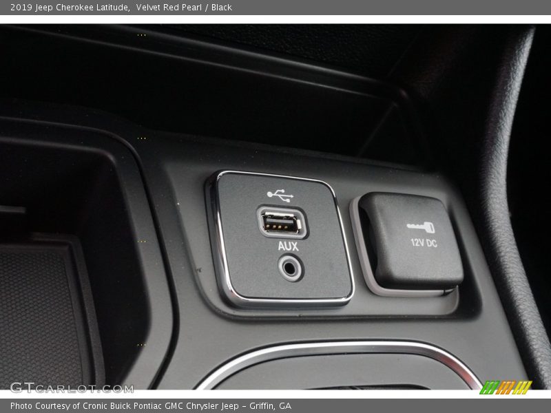 Velvet Red Pearl / Black 2019 Jeep Cherokee Latitude