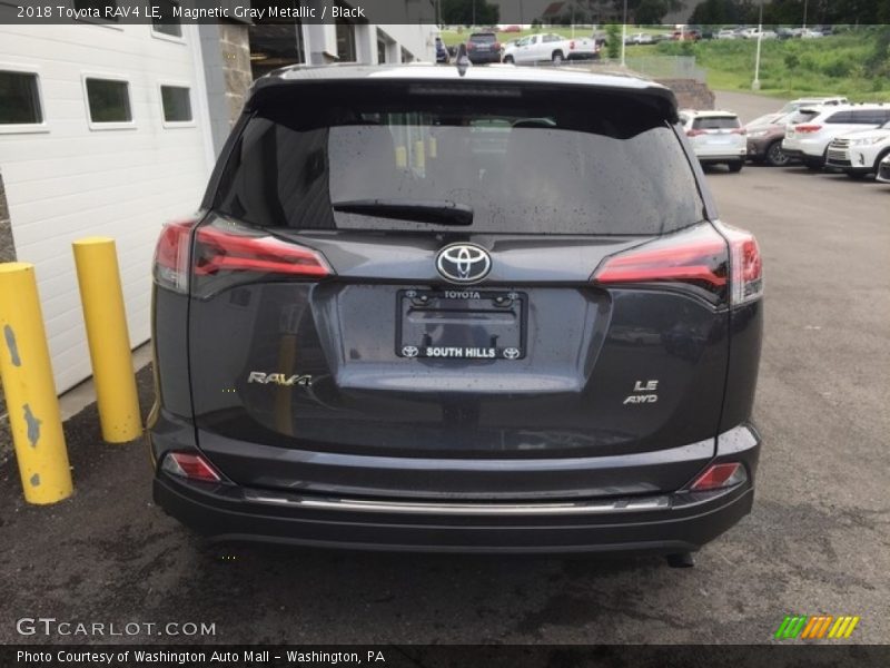 Magnetic Gray Metallic / Black 2018 Toyota RAV4 LE
