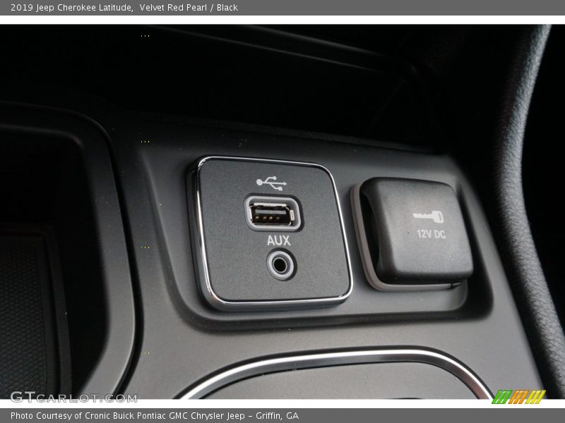 Velvet Red Pearl / Black 2019 Jeep Cherokee Latitude