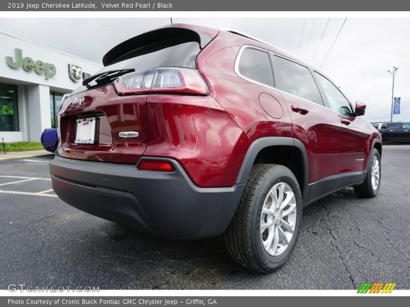 Velvet Red Pearl / Black 2019 Jeep Cherokee Latitude