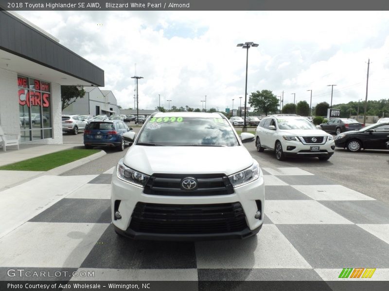 Blizzard White Pearl / Almond 2018 Toyota Highlander SE AWD
