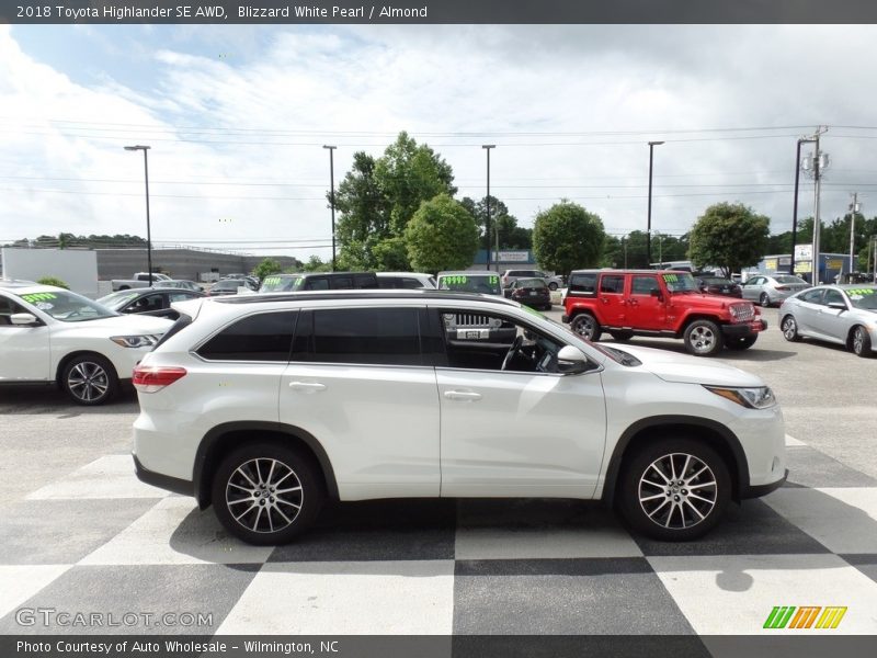 Blizzard White Pearl / Almond 2018 Toyota Highlander SE AWD